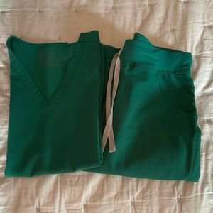 Hunter Green Figs Scrub Set